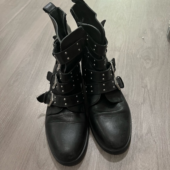 Carvela Kurt Geiger multi strap leather ankle boots, size 38 - Picture 3 of 6